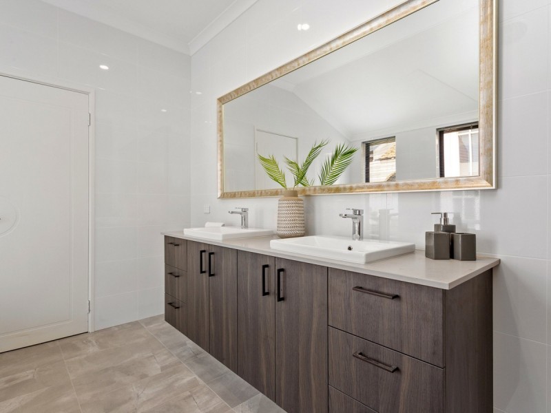 8 Flagstaff Lane, East Perth WA 6004