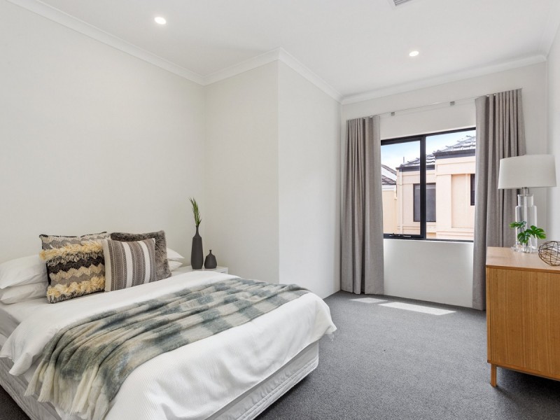 8 Flagstaff Lane, East Perth WA 6004