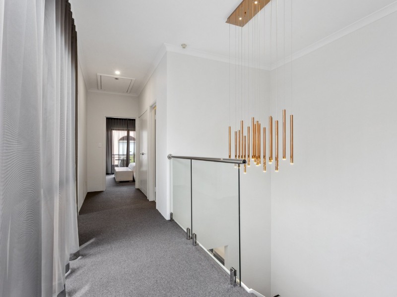 8 Flagstaff Lane, East Perth WA 6004