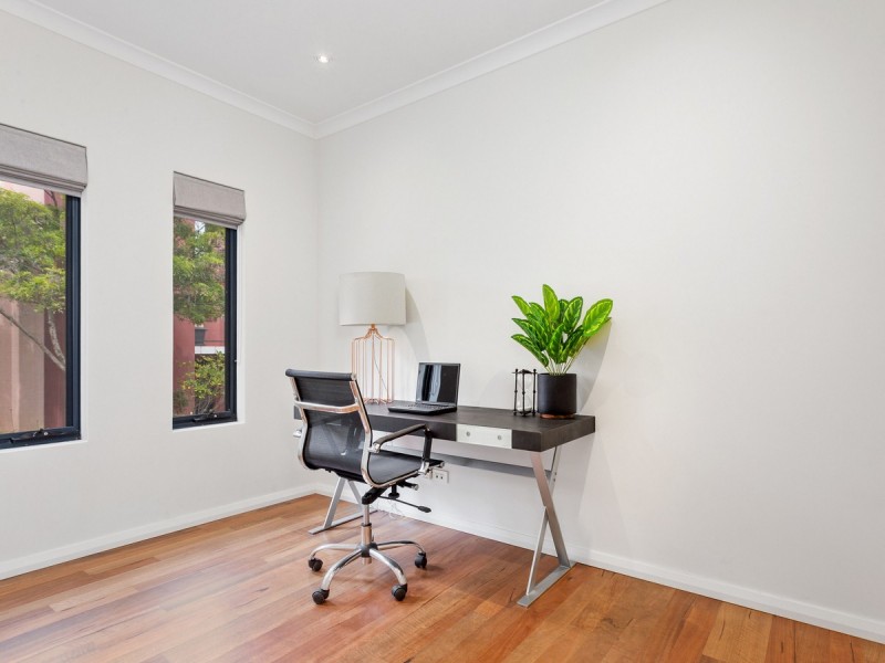 8 Flagstaff Lane, East Perth WA 6004