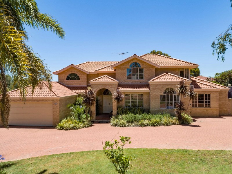 17 Townsend Dale, Mount Claremont WA 6010