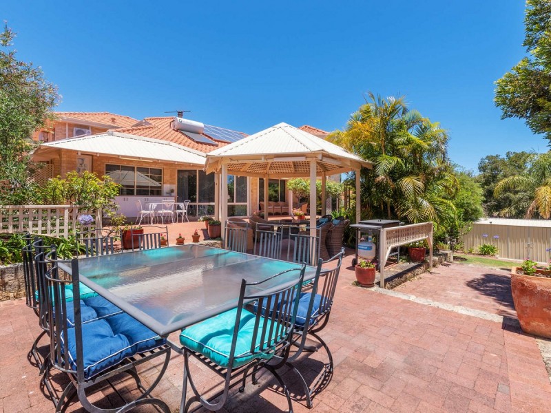 17 Townsend Dale, Mount Claremont WA 6010