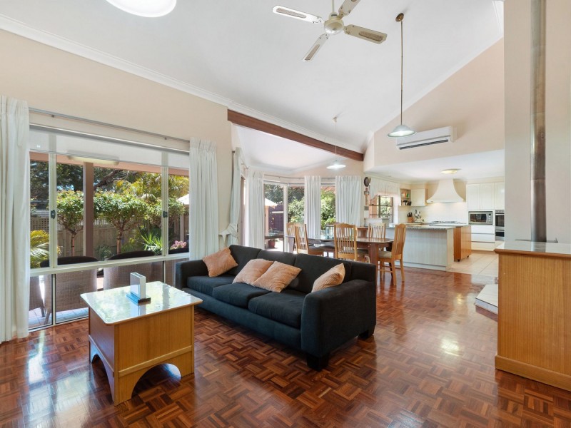 17 Townsend Dale, Mount Claremont WA 6010