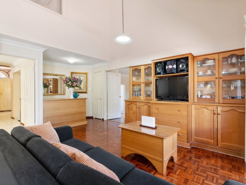 17 Townsend Dale, Mount Claremont WA 6010