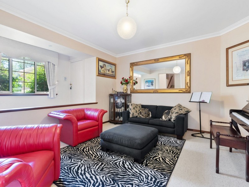 17 Townsend Dale, Mount Claremont WA 6010