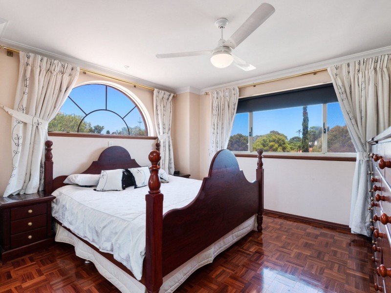 17 Townsend Dale, Mount Claremont WA 6010