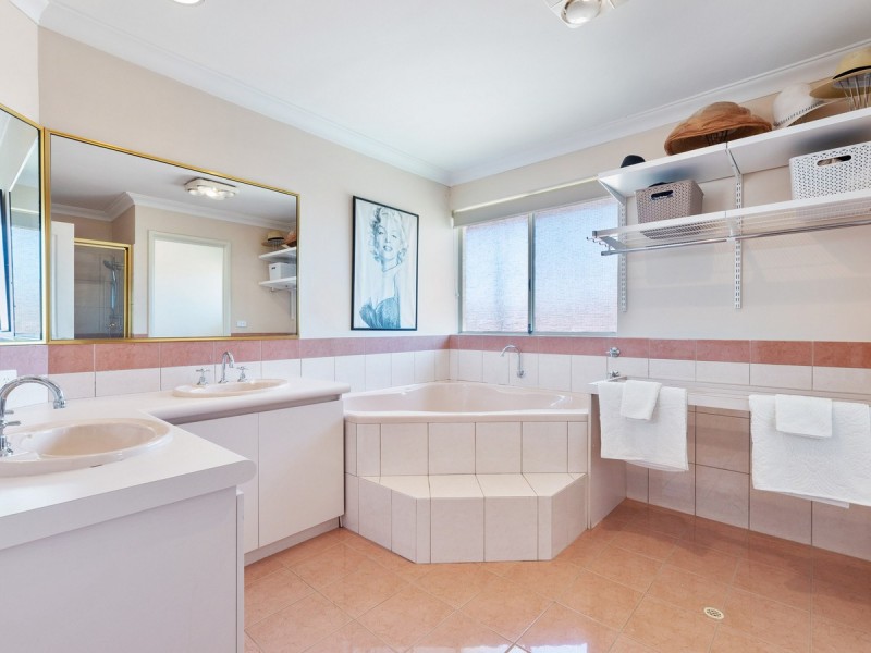 17 Townsend Dale, Mount Claremont WA 6010