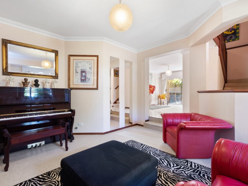 17 Townsend Dale, Mount Claremont WA 6010