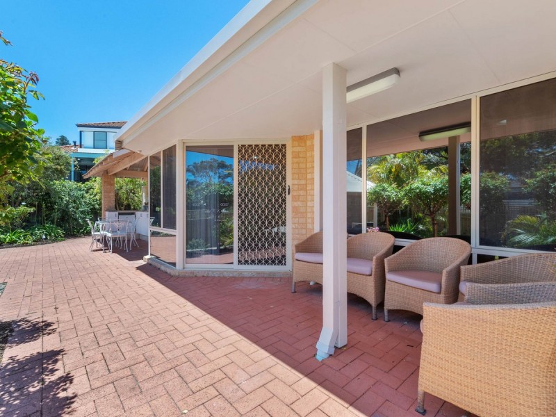 17 Townsend Dale, Mount Claremont WA 6010