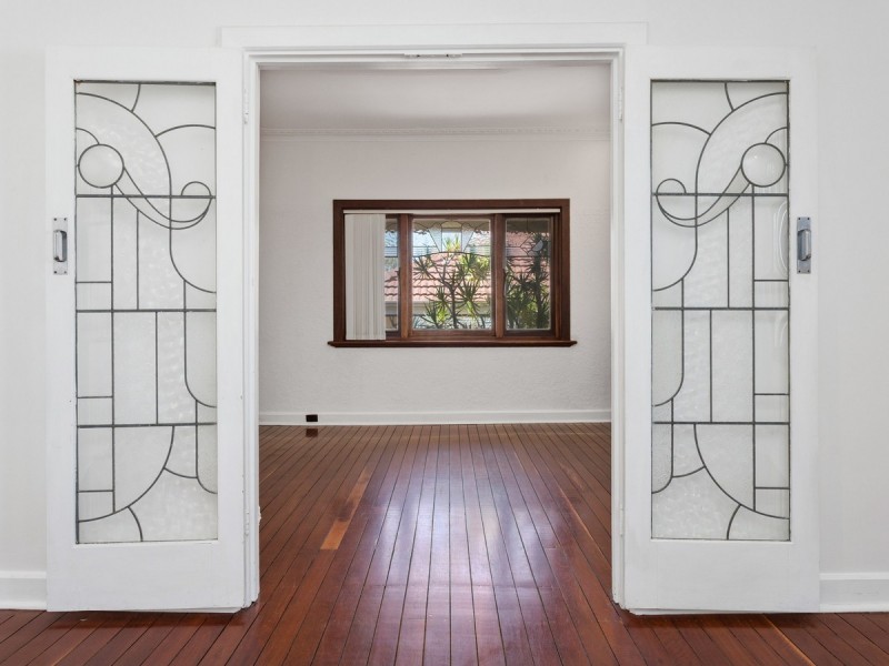 1 Gladstone Street, St James WA 6102