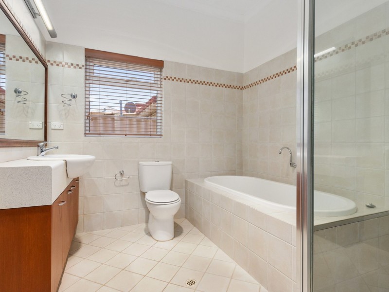 1 Gladstone Street, St James WA 6102