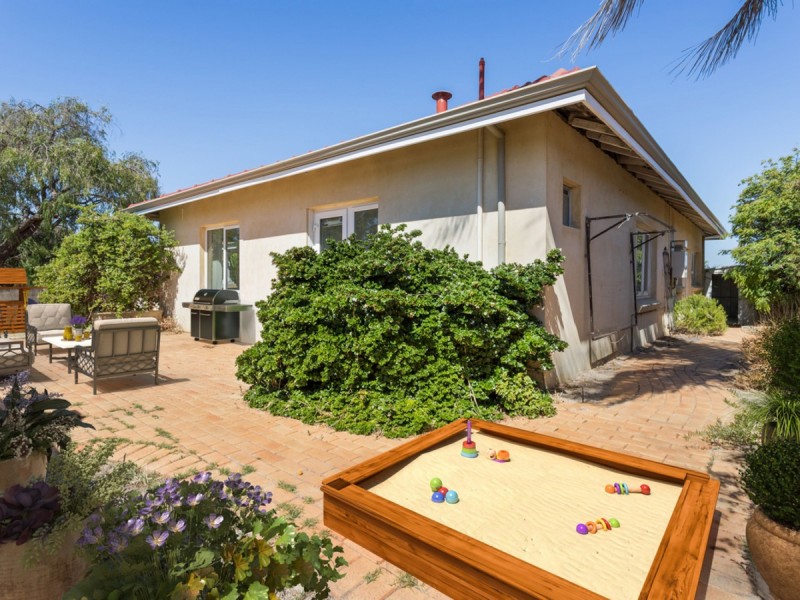 1 Gladstone Street, St James WA 6102