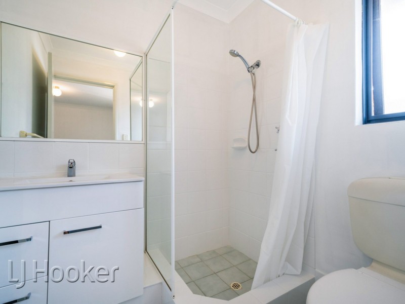 24 Spoonbill Place, Queens Park WA 6107