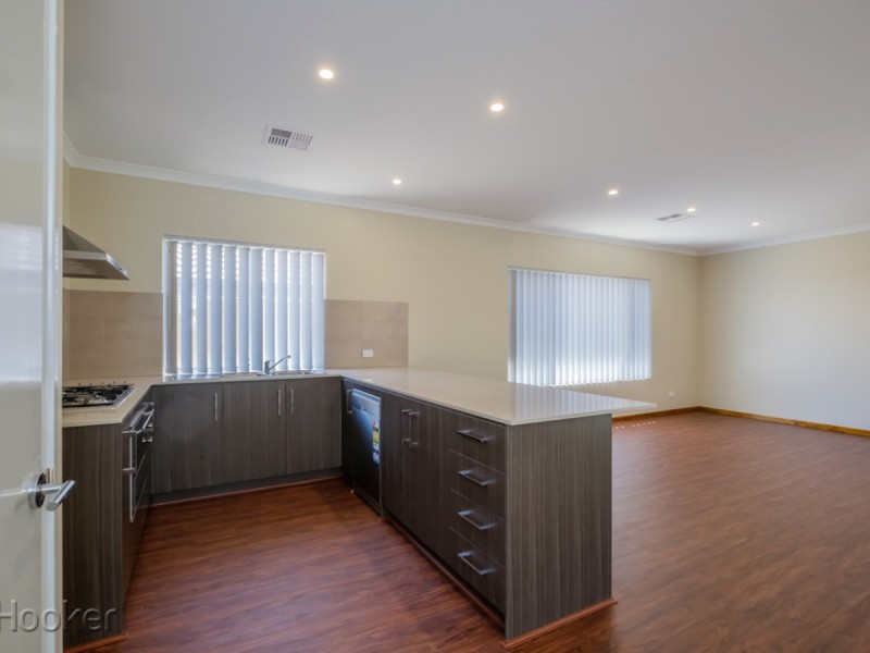 16 Kangaroo Avenue, Kwinana Town Centre WA 6167