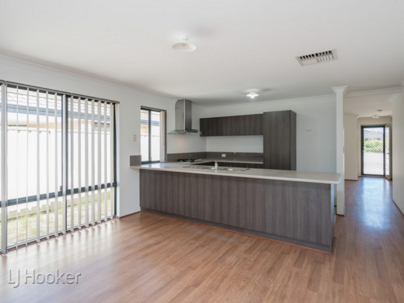 15 Trafalgar Place, Queens Park WA 6107