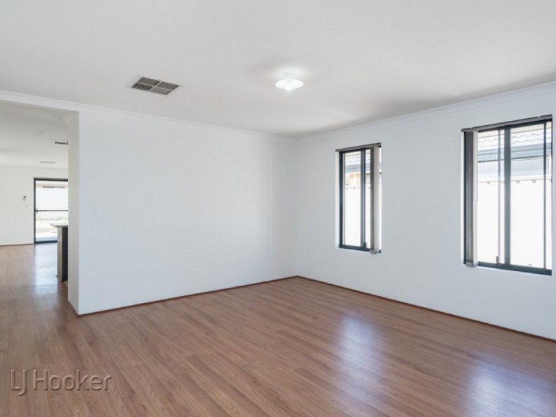 15 Trafalgar Place, Queens Park WA 6107