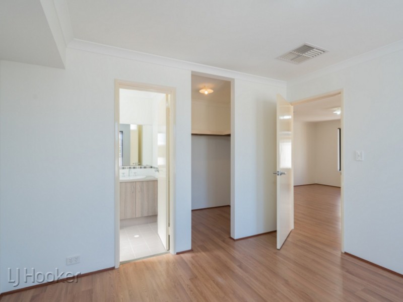 15 Trafalgar Place, Queens Park WA 6107