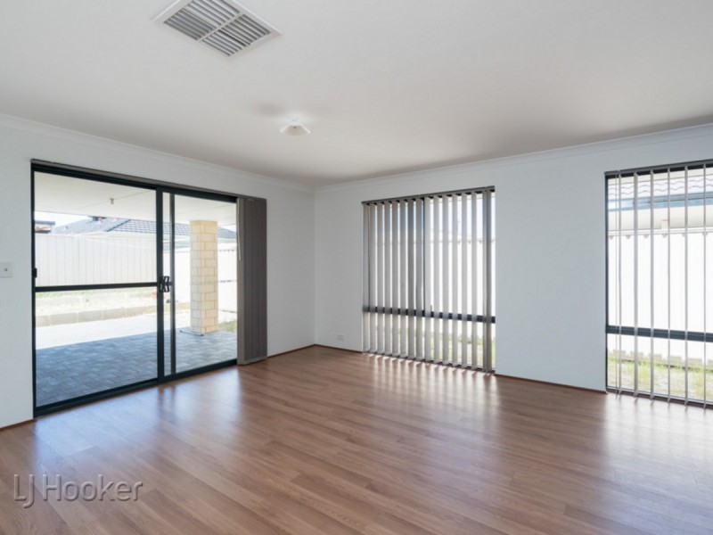 15 Trafalgar Place, Queens Park WA 6107