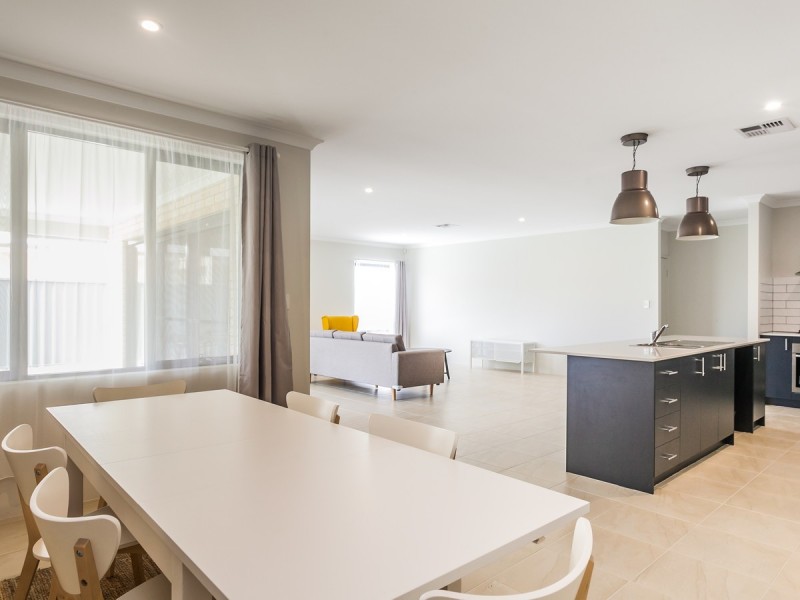 16 Tringa Rise, East Cannington WA 6107