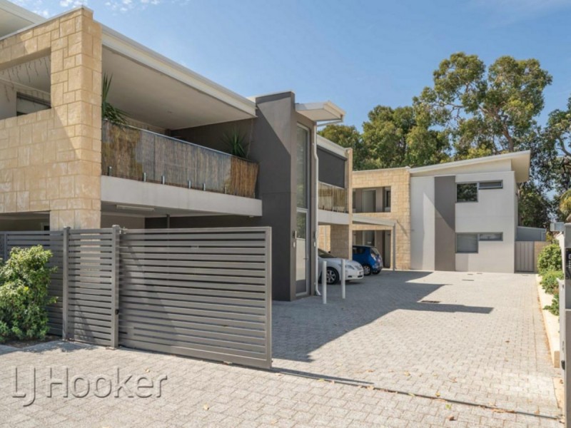 4/5 Oakland Avenue, Cloverdale WA 6105