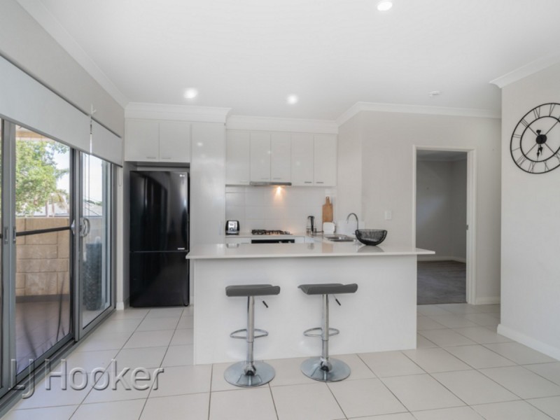 4/5 Oakland Avenue, Cloverdale WA 6105