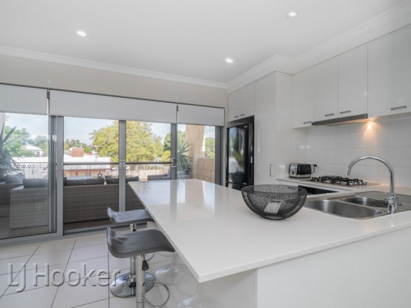 4/5 Oakland Avenue, Cloverdale WA 6105