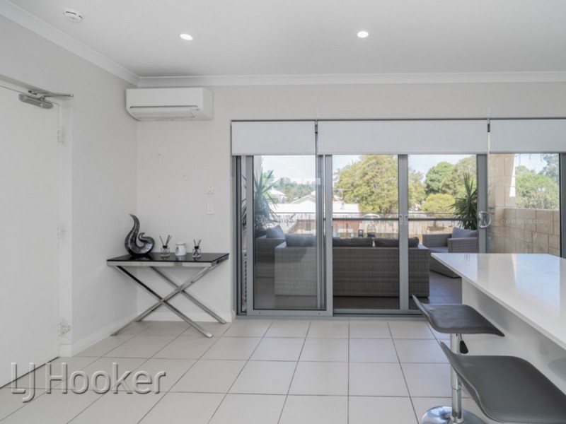 4/5 Oakland Avenue, Cloverdale WA 6105