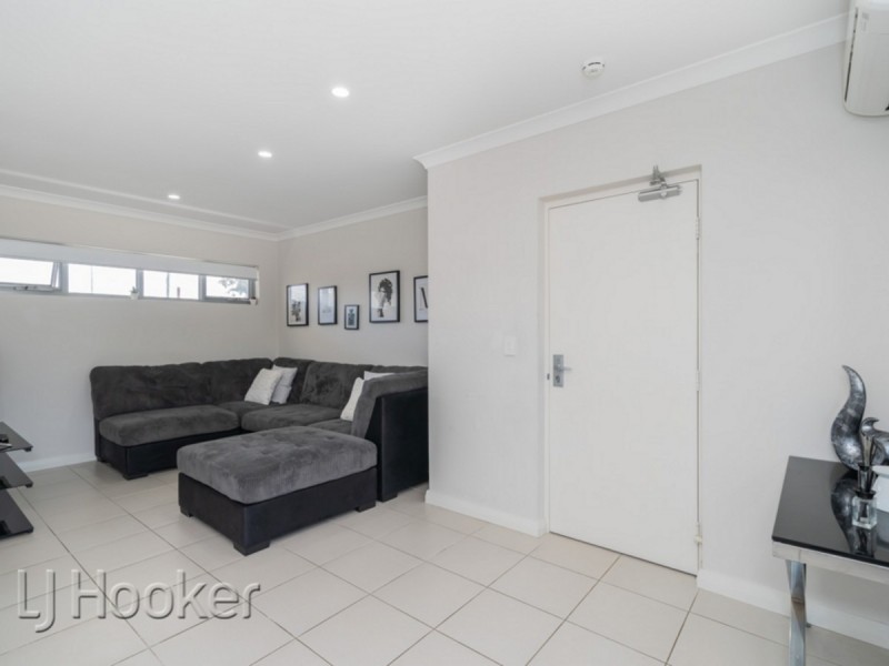 4/5 Oakland Avenue, Cloverdale WA 6105