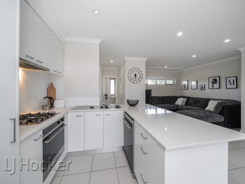 4/5 Oakland Avenue, Cloverdale WA 6105