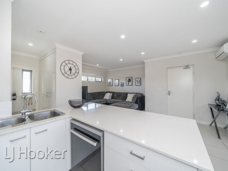 4/5 Oakland Avenue, Cloverdale WA 6105