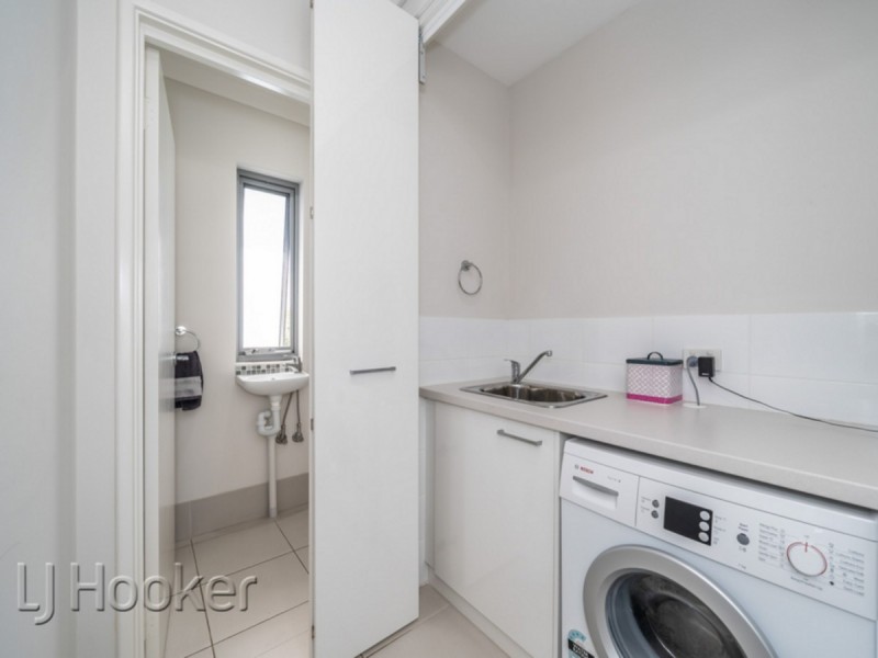 4/5 Oakland Avenue, Cloverdale WA 6105