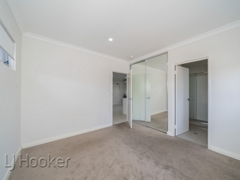 4/5 Oakland Avenue, Cloverdale WA 6105