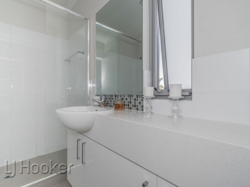 4/5 Oakland Avenue, Cloverdale WA 6105