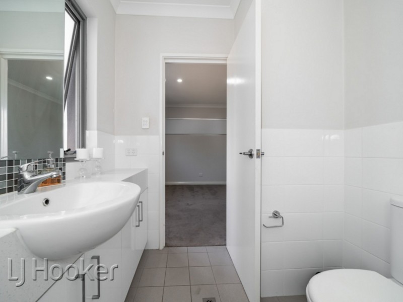 4/5 Oakland Avenue, Cloverdale WA 6105