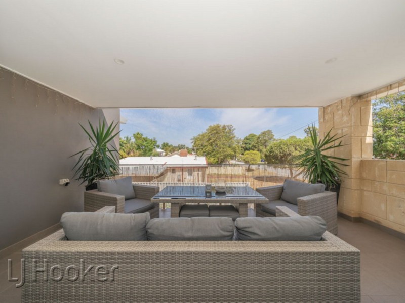 4/5 Oakland Avenue, Cloverdale WA 6105