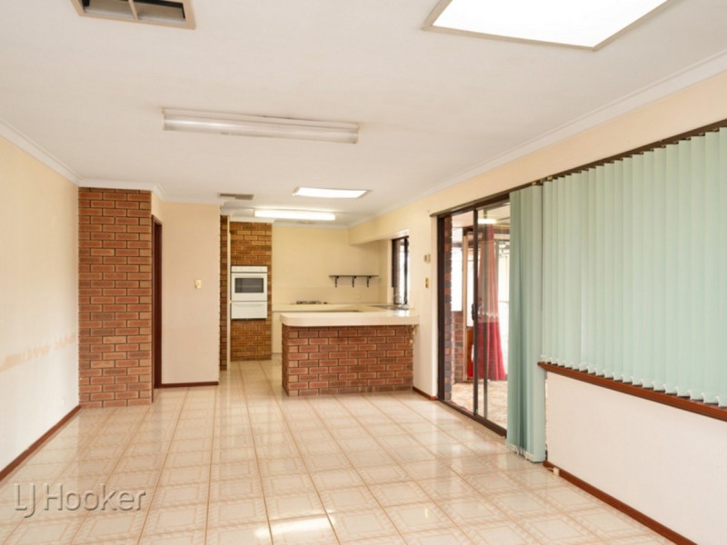22 Kestrel Way, Thornlie WA 6108