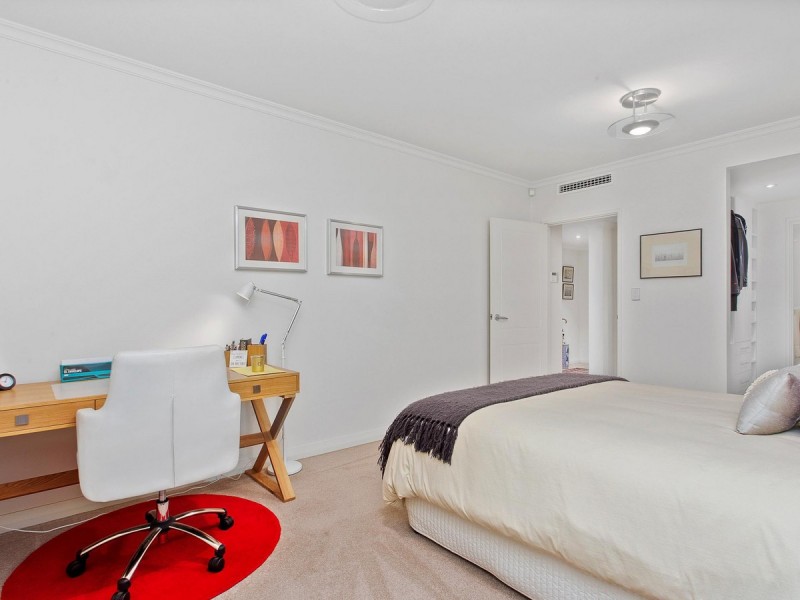 2/25 Haig Park Circle, East Perth WA 6004