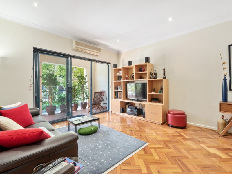 2/22 Saunders Street, East Perth WA 6004