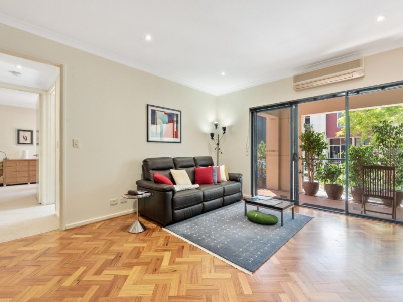 2/22 Saunders Street, East Perth WA 6004