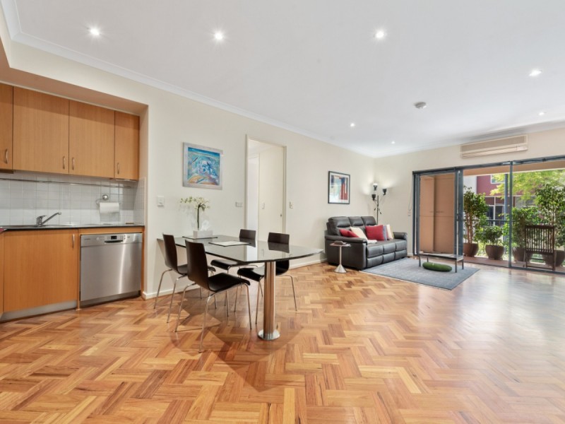 2/22 Saunders Street, East Perth WA 6004