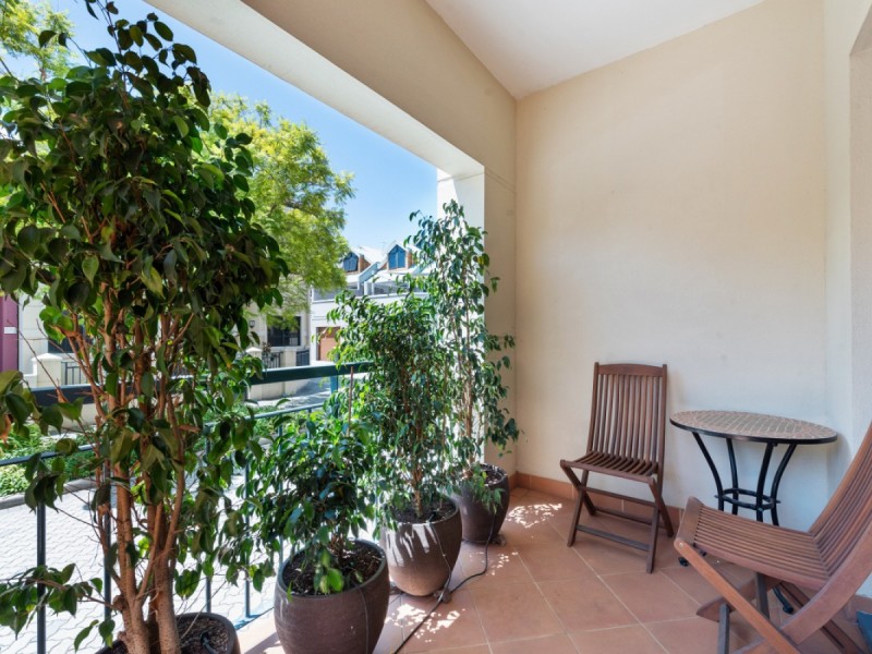 2/22 Saunders Street, East Perth WA 6004