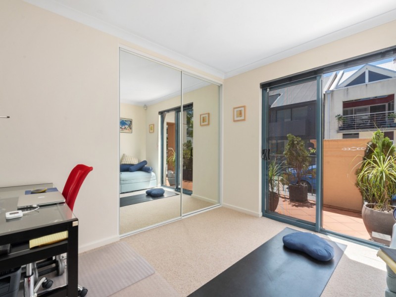 2/22 Saunders Street, East Perth WA 6004