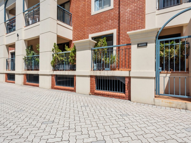 2/22 Saunders Street, East Perth WA 6004