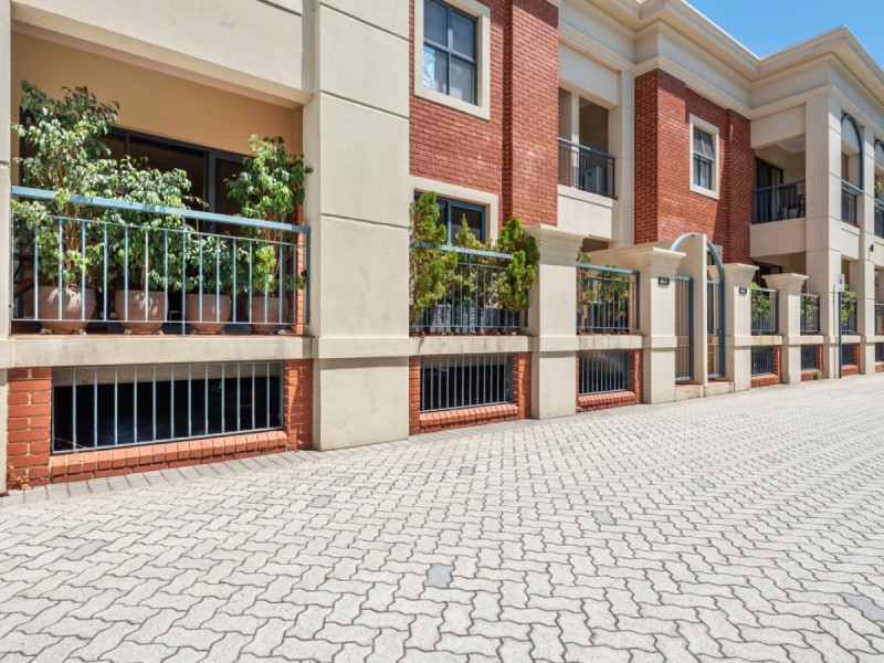 2/22 Saunders Street, East Perth WA 6004