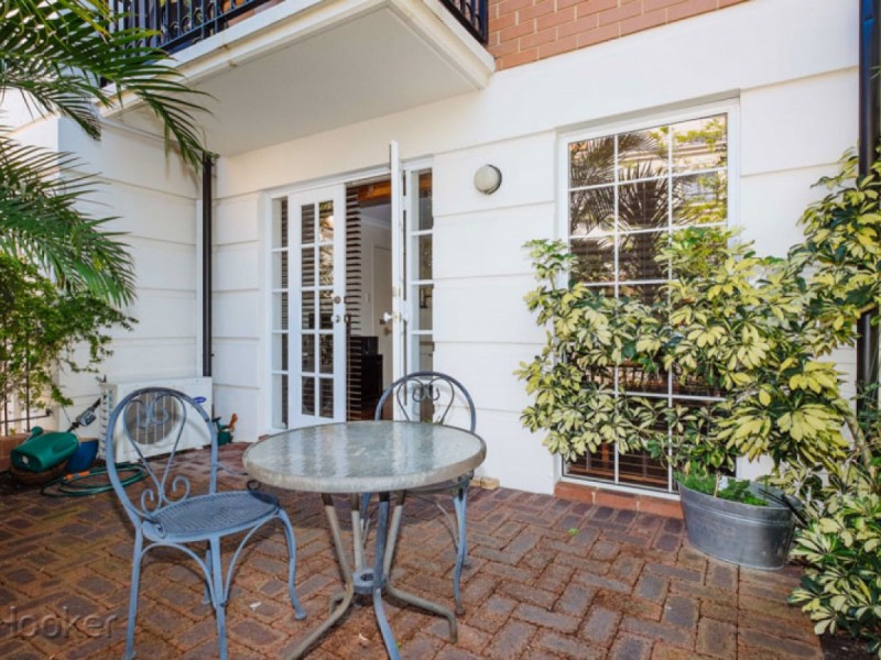 2/19 Little Shenton Lane, Northbridge WA 6003