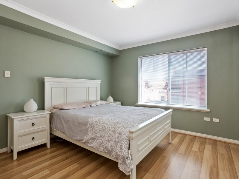 8/2 Henry Lawson Walk, East Perth WA 6004