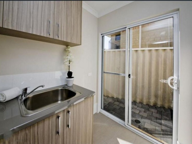 14c Phillips Grove, Innaloo WA 6018