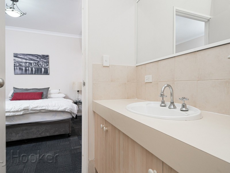 33/11 Regal Place, East Perth WA 6004