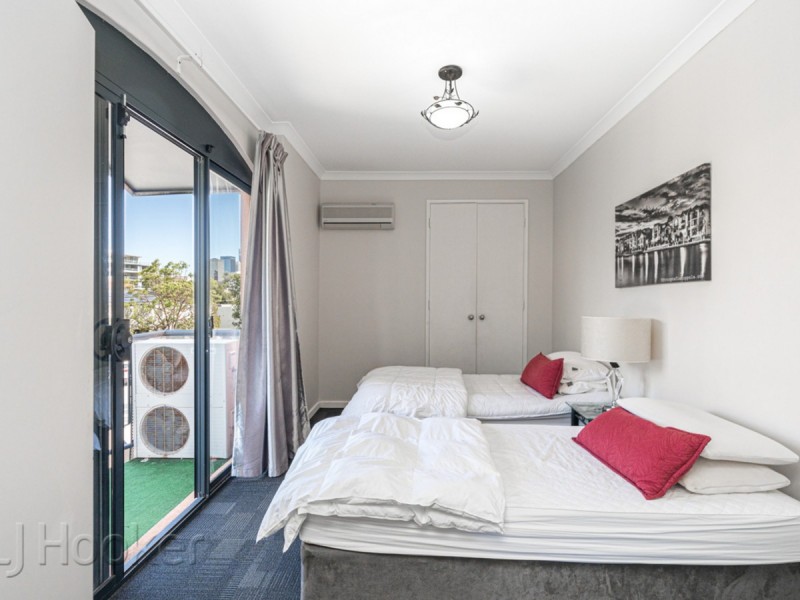 33/11 Regal Place, East Perth WA 6004