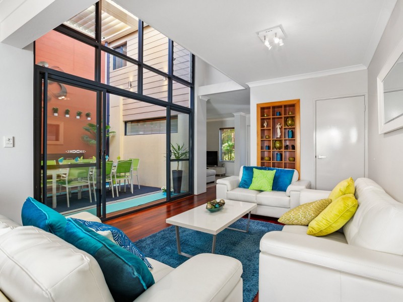 4 Flagstaff Lane, East Perth WA 6004